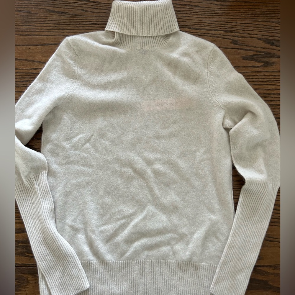Bloomingdale’s Aqua cashmere turtleneck sweater